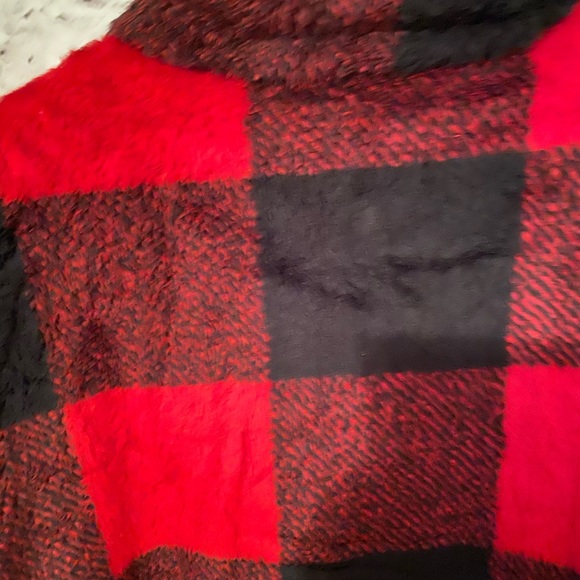Cozy soft plaid pull over - Picture 10 of 11
